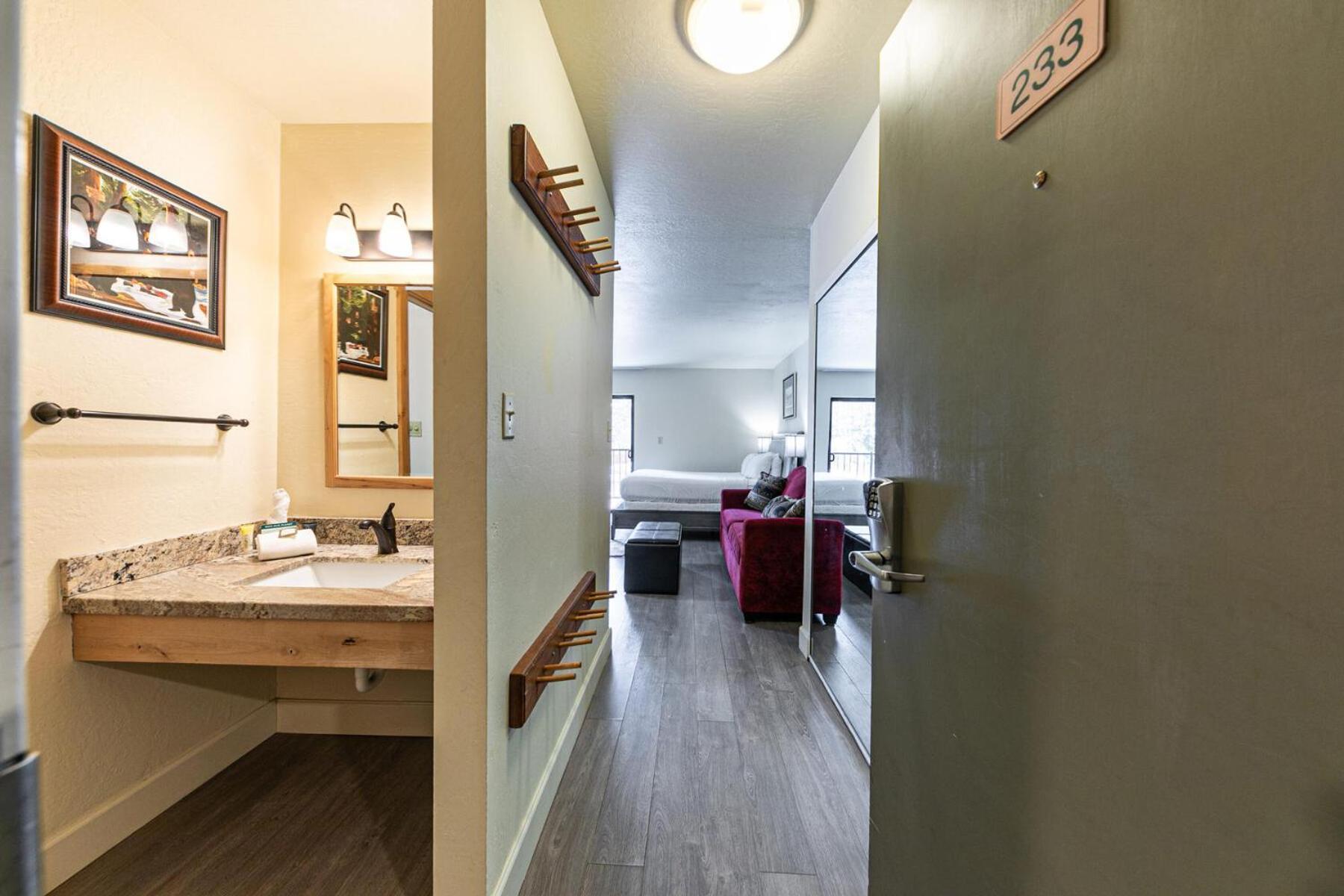 טראקי Charming Queen Studio Deluxe W/Balcony #233 At Donner Lake Village מראה חיצוני תמונה